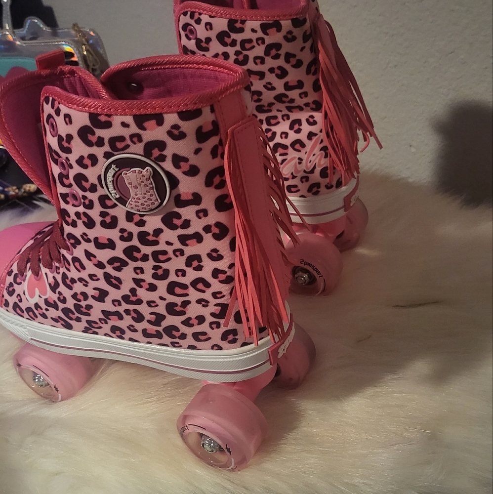 💕NIB Wheels Lite Up! Pink Leopard Skates! - Picture 3 of 5